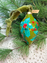 Load image into Gallery viewer, 2025 Keepsake Christmas Ornament #95