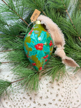 Load image into Gallery viewer, 2025 Keepsake Christmas Ornament #96