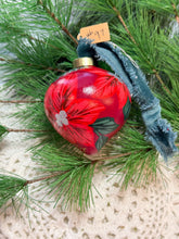 Load image into Gallery viewer, 2025 Keepsake Christmas Ornament #97