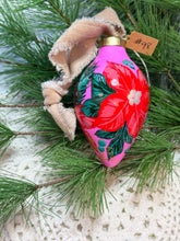 Load image into Gallery viewer, 2025 Keepsake Christmas Ornament #98