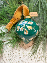 Load image into Gallery viewer, 2025 Keepsake Christmas Ornament #103