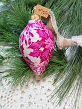 Load image into Gallery viewer, 2025 Keepsake Christmas Ornament #122