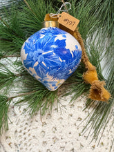 Load image into Gallery viewer, 2025 Keepsake Christmas Ornament #127