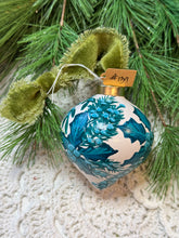 Load image into Gallery viewer, 2025 Keepsake Christmas Ornament #139