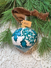 Load image into Gallery viewer, 2025 Keepsake Christmas Ornament #141