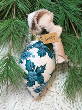 Load image into Gallery viewer, 2025 Keepsake Christmas Ornament #143
