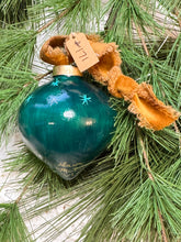 Load image into Gallery viewer, 2025 Keepsake Christmas Ornament #171