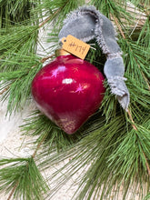Load image into Gallery viewer, 2025 Keepsake Christmas Ornament #174