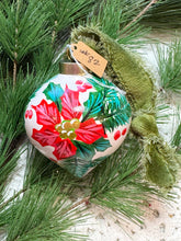 Load image into Gallery viewer, 2025 Keepsake Christmas Ornament #82
