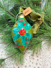 Load image into Gallery viewer, 2025 Keepsake Christmas Ornament #95
