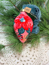 Load image into Gallery viewer, 2025 Keepsake Christmas Ornament #99
