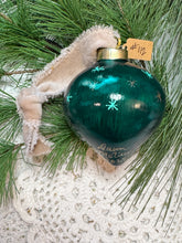 Load image into Gallery viewer, 2025 Keepsake Christmas Ornament #112
