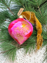Load image into Gallery viewer, 2025 Keepsake Christmas Ornament #113
