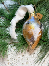 Load image into Gallery viewer, 2025 Keepsake Christmas Ornament #116
