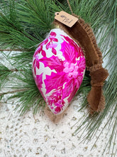 Load image into Gallery viewer, 2025 Keepsake Christmas Ornament #121
