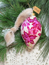 Load image into Gallery viewer, 2025 Keepsake Christmas Ornament #122
