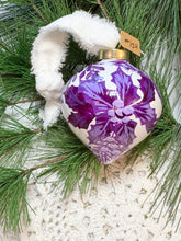 Load image into Gallery viewer, 2025 Keepsake Christmas Ornament #124
