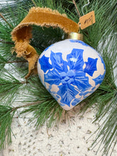 Load image into Gallery viewer, 2025 Keepsake Christmas Ornament #127
