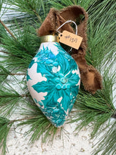 Load image into Gallery viewer, 2025 Keepsake Christmas Ornament #129
