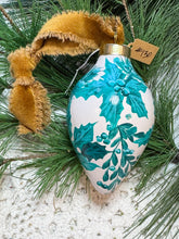 Load image into Gallery viewer, 2025 Keepsake Christmas Ornament #130
