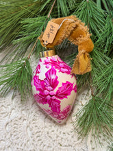 Load image into Gallery viewer, 2025 Keepsake Christmas Ornament #134

