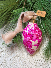 Load image into Gallery viewer, 2025 Keepsake Christmas Ornament #135
