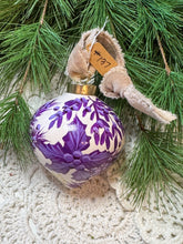 Load image into Gallery viewer, 2025 Keepsake Christmas Ornament #137
