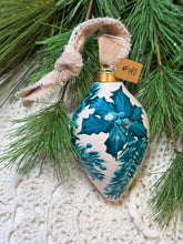 Load image into Gallery viewer, 2025 Keepsake Christmas Ornament #140
