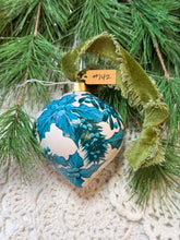 Load image into Gallery viewer, 2025 Keepsake Christmas Ornament #142
