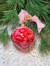 Load image into Gallery viewer, 2025 Keepsake Christmas Ornament #148
