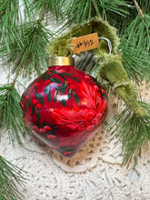 Load image into Gallery viewer, 2025 Keepsake Christmas Ornament #152
