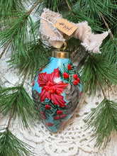 Load image into Gallery viewer, 2025 Keepsake Christmas Ornament #154
