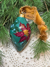 Load image into Gallery viewer, 2025 Keepsake Christmas Ornament #157
