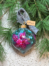 Load image into Gallery viewer, 2025 Keepsake Christmas Ornament #159
