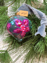 Load image into Gallery viewer, 2025 Keepsake Christmas Ornament #160
