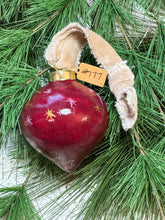 Load image into Gallery viewer, 2025 Keepsake Christmas Ornament #177
