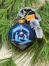 Load image into Gallery viewer, 2025 Keepsake Christmas Ornament #178
