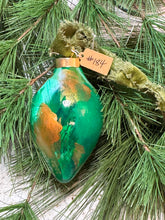 Load image into Gallery viewer, 2025 Keepsake Christmas Ornament #184
