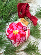 Load image into Gallery viewer, 2025 Keepsake Christmas Ornament #41
