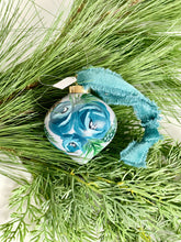 Load image into Gallery viewer, Christmas Ornament #84
